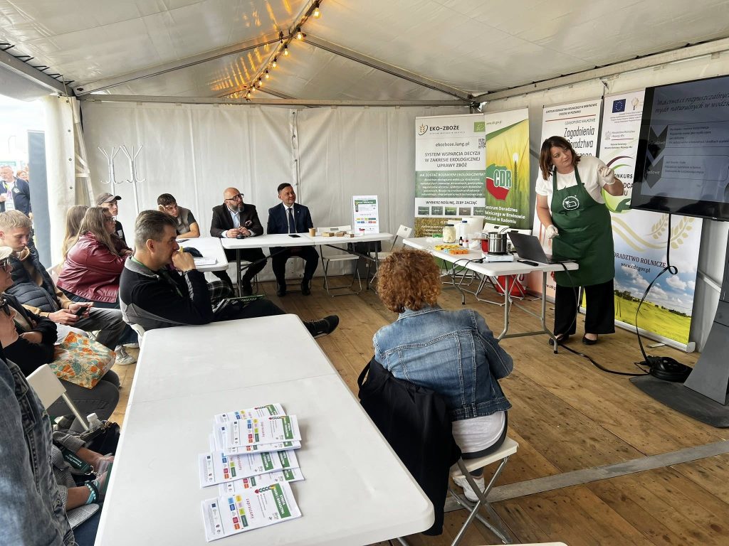 Prelekcja prowadzona w ramach warsztatów edukacyjnych dla uczestników wydarzenia.