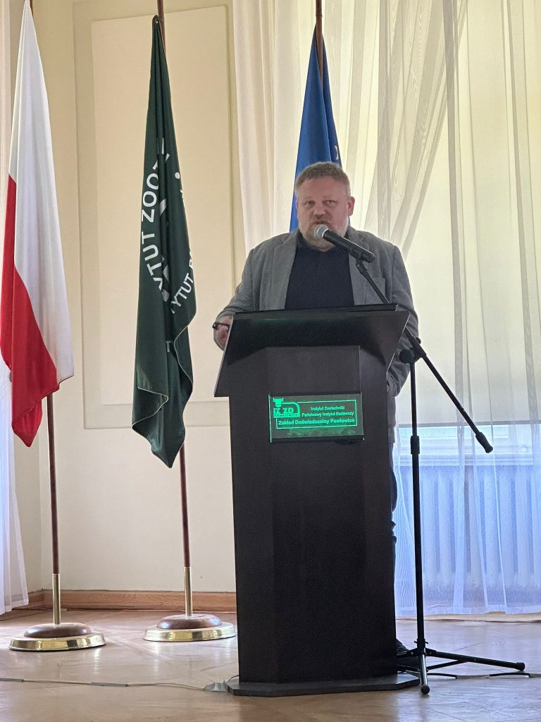 Zdjęcia z obchodów 75-lecia ZHB, obejmujące wystąpienia, uczestników konferencji, prezentacje oraz wydarzenia towarzyszące.