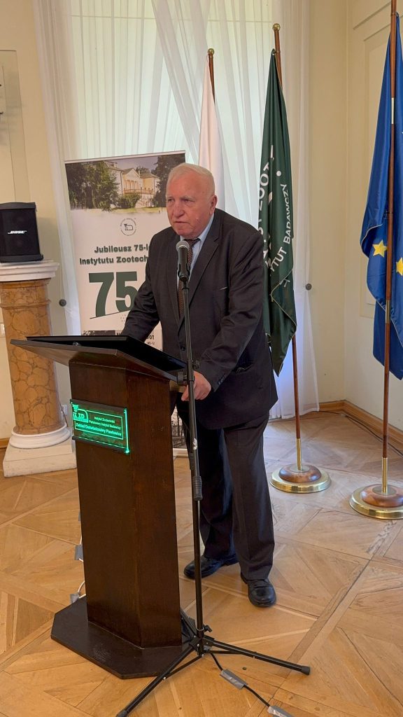 Zdjęcia z obchodów 75-lecia ZHB, obejmujące wystąpienia, uczestników konferencji, prezentacje oraz wydarzenia towarzyszące.