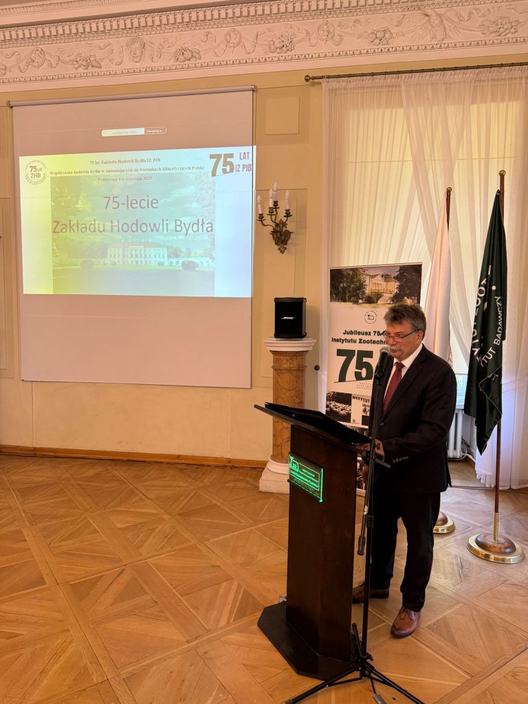 Zdjęcia z obchodów 75-lecia ZHB, obejmujące wystąpienia, uczestników konferencji, prezentacje oraz wydarzenia towarzyszące.