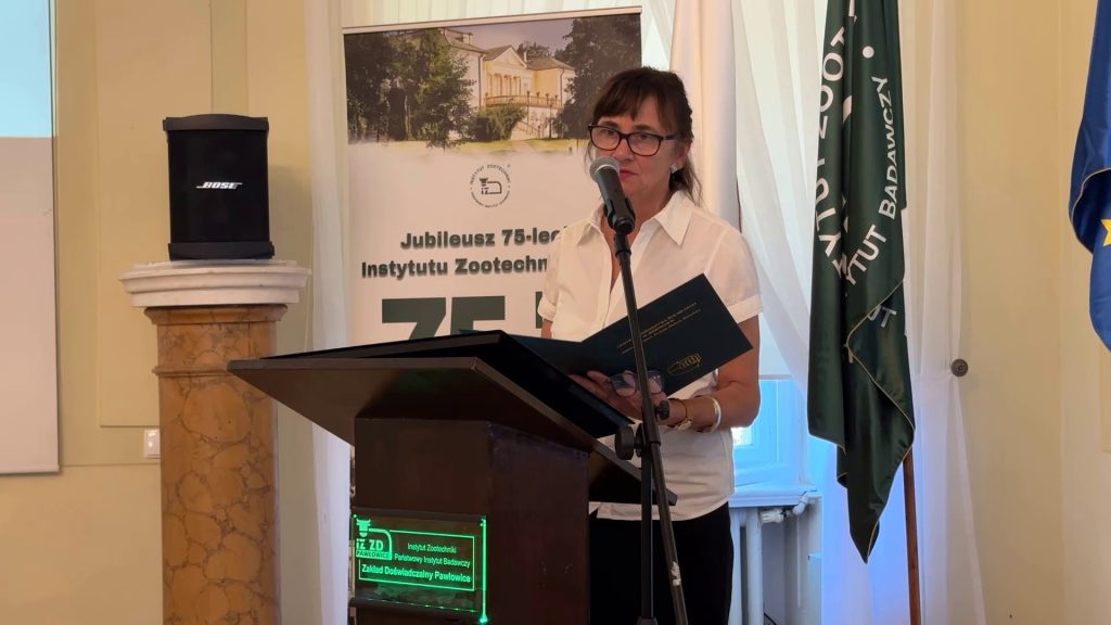 Zdjęcia z obchodów 75-lecia ZHB, obejmujące wystąpienia, uczestników konferencji, prezentacje oraz wydarzenia towarzyszące.